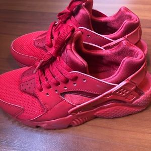 Red Kids Nike Huarache Size 4